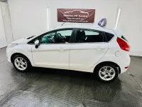 Used Ford Fiesta Zetec 70 HP (51 kW) 2012 White Hatchback