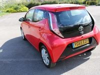 Begagnad Toyota Aygo x-press 2015 Röd Halvkombi