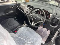 Used Honda Jazz ES 100 HP (73 kW) 2009 Silver Hatchback