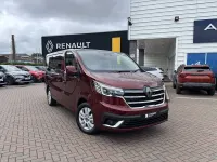 New Renault Trafic 2026 Carmin red  MPV