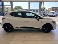 Used Renault Clio Dynamique 90 HP (66 kW) 2016 White Hatchback