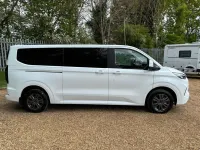 Begagnad Ford Tourneo Titanium 170 HK (125 kW) 2025 Vit Minibuss