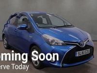 Used Toyota Yaris Hybrid 101 HP (74 kW) 2016 Blue Hatchback