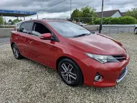 Used Toyota Auris 90 HP (66 kW) 2015 Red Hatchback