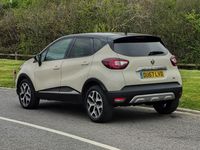 Used Renault Captur Dynamique 90 HP (66 kW) 2017 Cream/black SUV