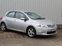 Used Toyota Auris 99 HP (72 kW) 2011 Silver Hatchback