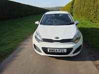 Begagnad Kia Rio 2015 Vit Halvkombi