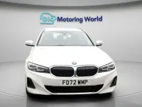 Usado BMW 330e Sport Line 292 CV (214 kW) 2023 Blanco Familiar