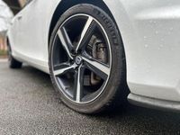 Begagnad Volvo V40 R-Design 2017 Vit Halvkombi