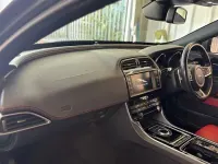 Używany Jaguar XE Ingenium 200 KM (147 kW) 2018 Szary Sedan/Limuzyna