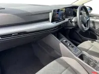 Begagnad VW Golf VIII Life 115 HK (84 kW) 2022 Blå Halvkombi