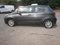 Used Toyota Yaris 101 HP (74 kW) 2013 Grey Hatchback