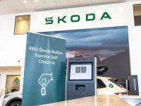 Gebraucht Skoda Karoq SE Drive 147 PS (108 kW) 2023 Blau SUV