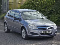 Usado Vauxhall Astra 138 HP (101 kW) 2009 Prateado Citadino