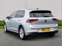 Begagnad VW Golf VIII Life 150 HK (110 kW) 2023 Silver Halvkombi