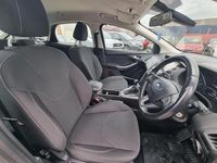 Usado Ford Focus Zetec 2016 Prateado Citadino