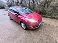 Usado Ford Fiesta Zetec 82 HP (60 kW) 2009 Vermelho Citadino
