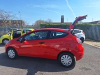 Used Ford Fiesta Studio 82 HP (60 kW) 2014 Red Hatchback