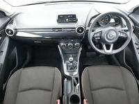 Używany Mazda 2 75 KM (55 kW) 2020 Biały Hatchback