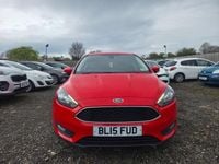 Usado Ford Focus Zetec 125 HP (91 kW) 2015 Vermelho Citadino