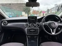 Używany Mercedes A180 SE 109 KM (80 kW) 2015 Niebieski Hatchback