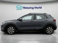 Usado Kia Stonic 99 CV (72 kW) 2022 Gris SUV