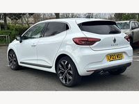 Used Renault Clio V Techno 90 HP (66 kW) 2023 Solid  glacier white  Hatchback