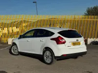 Used Ford Focus Zetec 125 HP (91 kW) 2012 White Hatchback