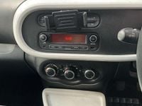 Used Renault Twingo Dynamique 70 HP (51 kW) 2015 White Hatchback