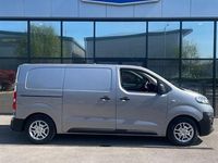 Usado Vauxhall Vivaro 120 HP (88 kW) 2022 Cinzento Monovolume