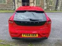 Gebraucht Volvo V40 115 PS (84 kW) 2015 Rot Kleinwagen
