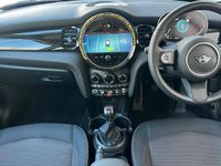 Begagnad Mini Cooper Classic 134 HK (98 kW) 2023 Silver Halvkombi