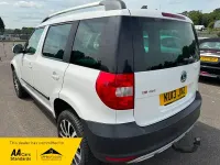 Used Skoda Yeti LAURIN & KLEMENT 170 HP (125 kW) 2013 White SUV