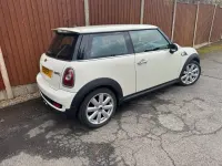 Gebraucht Mini Cooper S Hatch 184 PS (135 kW) 2010 Weiß Kleinwagen