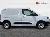 Used Vauxhall Combo 100 kW (136 HP) 2025 White MPV