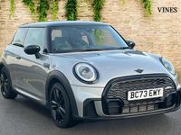 Usado Mini Cooper Hatch 134 HP (98 kW) 2024 Prateado Citadino