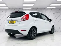 Used Ford Fiesta Titanium 125 HP (91 kW) 2013 White Hatchback