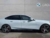 Usado BMW i5 M Sport 246 kW (335 CV) 2023 Gris Berlina