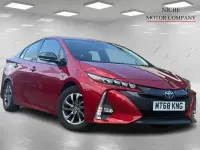 Used Toyota Prius Business Edition 122 HP (89 kW) 2018 Red Hatchback