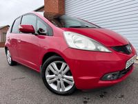 Begagnad Honda Jazz EX 100 HK (73 kW) 2009 Röd Halvkombi