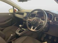 Used Renault Clio V Iconic 101 HP (74 kW) 2020 Hatchback