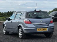 Used Vauxhall Astra Design Edition 123 HP (90 kW) 2005 Silver Hatchback