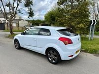 Used Kia ProCeed 2010 White Hatchback