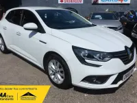 Used Renault Mégane Dynamique 130 HP (95 kW) 2017 White Hatchback