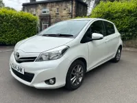 Used Toyota Yaris 99 HP (72 kW) 2014 White Hatchback
