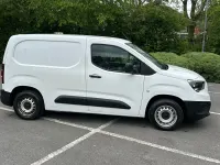 Second-hand Vauxhall Combo Edition 100 CP (73 kW) 2020 Alb Monovolum