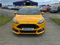 Used Ford Focus ST 250 HP (183 kW) 2015 Yellow Hatchback