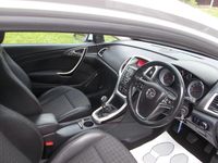 Second-hand Vauxhall Astra GTC SRi 2012 Alb Hatchback