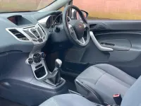 Gebraucht Ford Fiesta Zetec 2010 Silber Kleinwagen