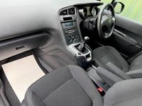 Used Peugeot 5008 Active 120 HP (88 kW) 2015 Silver MPV